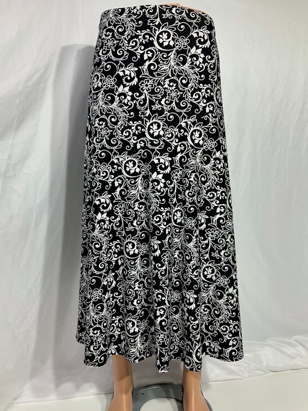Notations XL Maxi Black and White Skirt Flowy